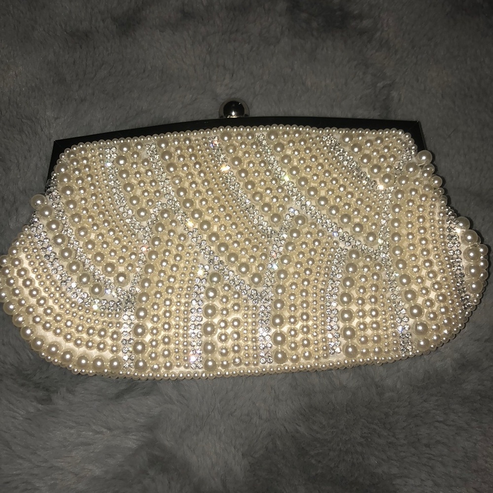Bridal clutch